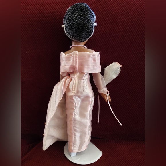 Collectible porcelain doll - Picture 10 of 11